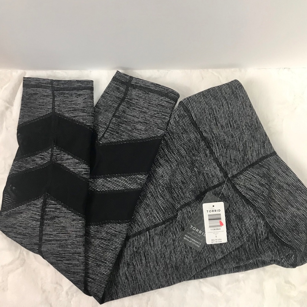 Torrid Space Dye/Mesh Performance Capri Leggings